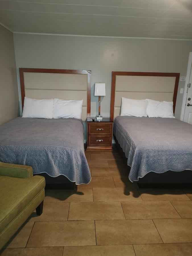 Vacationland Inn & Suites Brewer Bagian luar foto